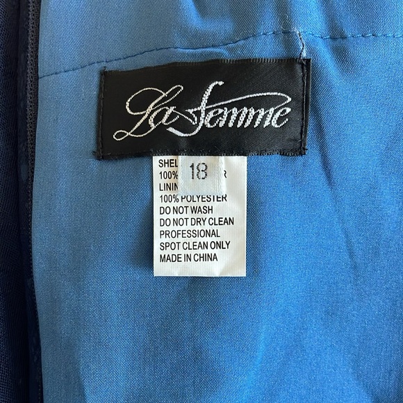 La Femme A-Line Beaded Lace Navy Short Sleeve Gown NWT Size 18 - Picture 9 of 9